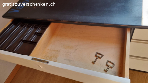 Massivholz Schreibtisch. Massivholz Schreibtisch 125 B / 60 T / 72,5 H