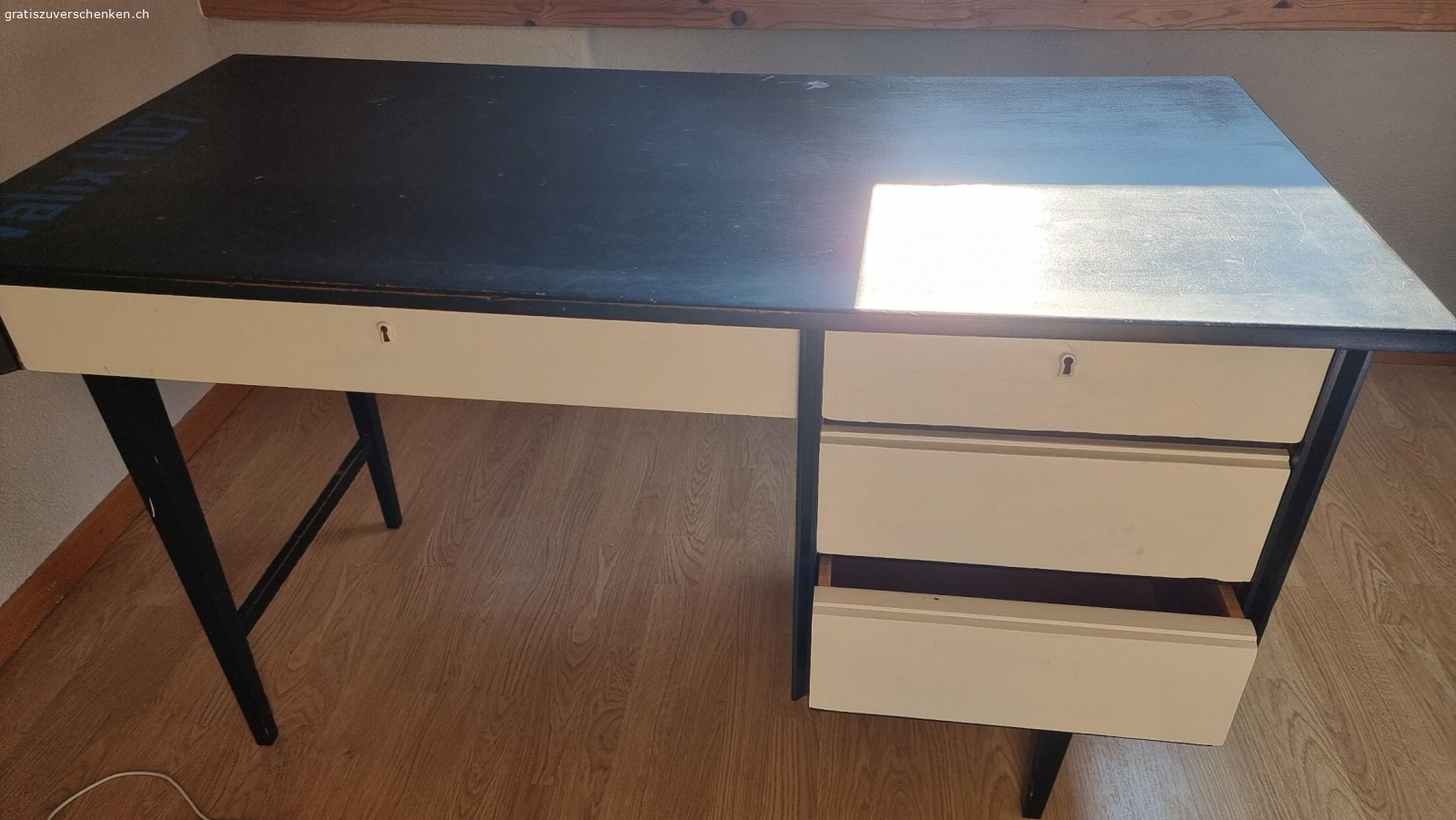 Massivholz Schreibtisch. Massivholz Schreibtisch 125 B / 60 T / 72,5 H