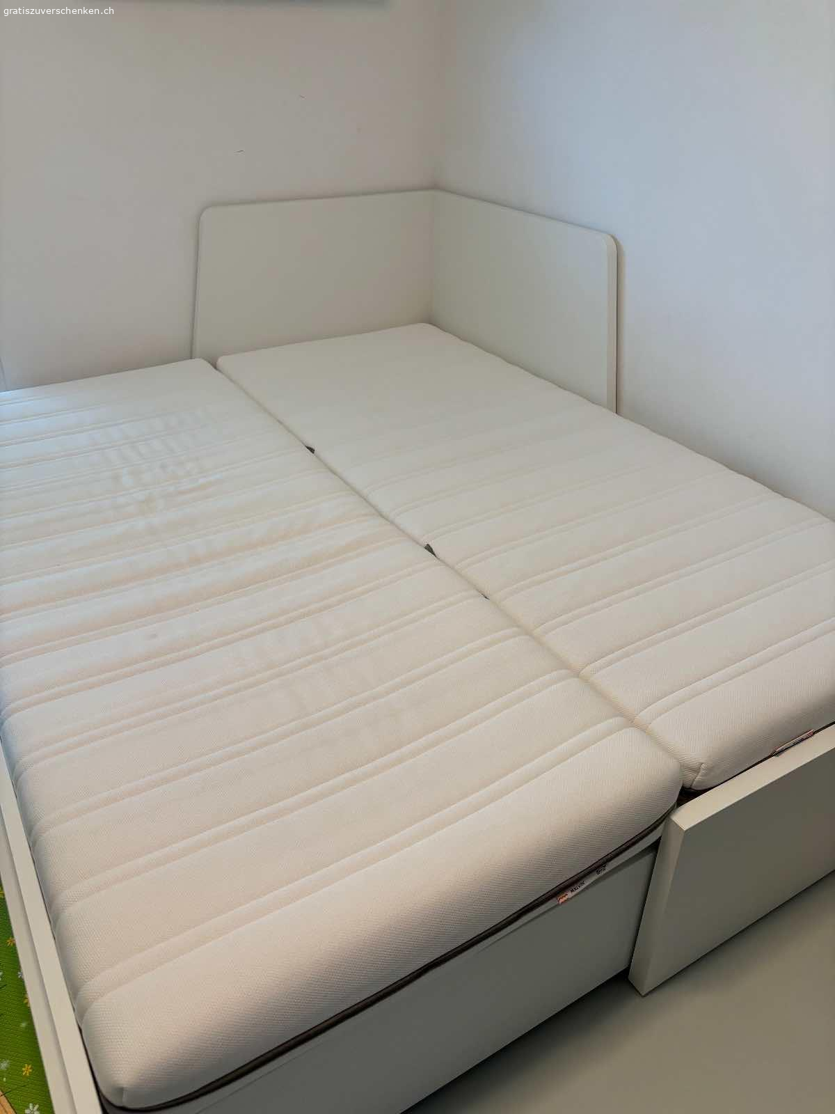Matratze IKEA MALVIK. 2x IKEA MALVIK Matratzen 80x200x12 cm
Tierfreier Nichtraucherhaushalt
Der Matratzenbezug ist abnehmbar und bei 60 Grad waschbar.