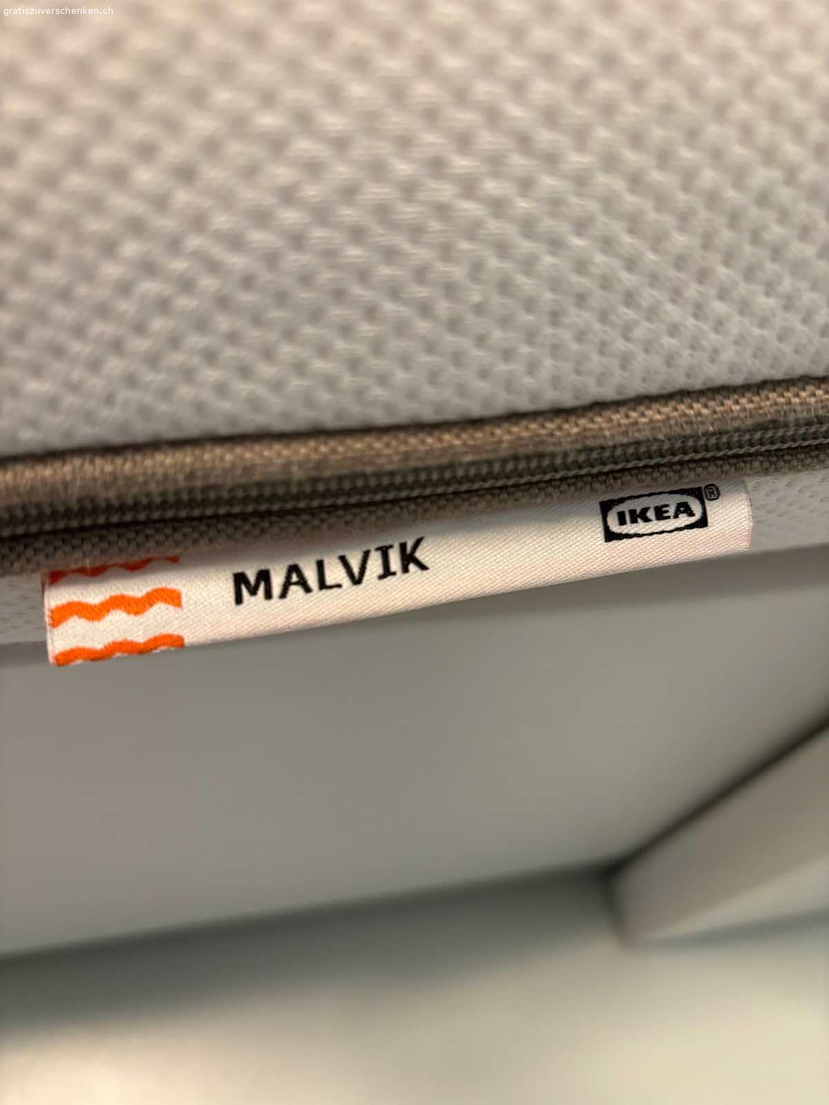 Matratze IKEA MALVIK. 2x IKEA MALVIK Matratzen 80x200x12 cm
Tierfreier Nichtraucherhaushalt
Der Matratzenbezug ist abnehmbar und bei 60 Grad waschbar.