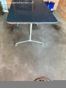 Metalltisch