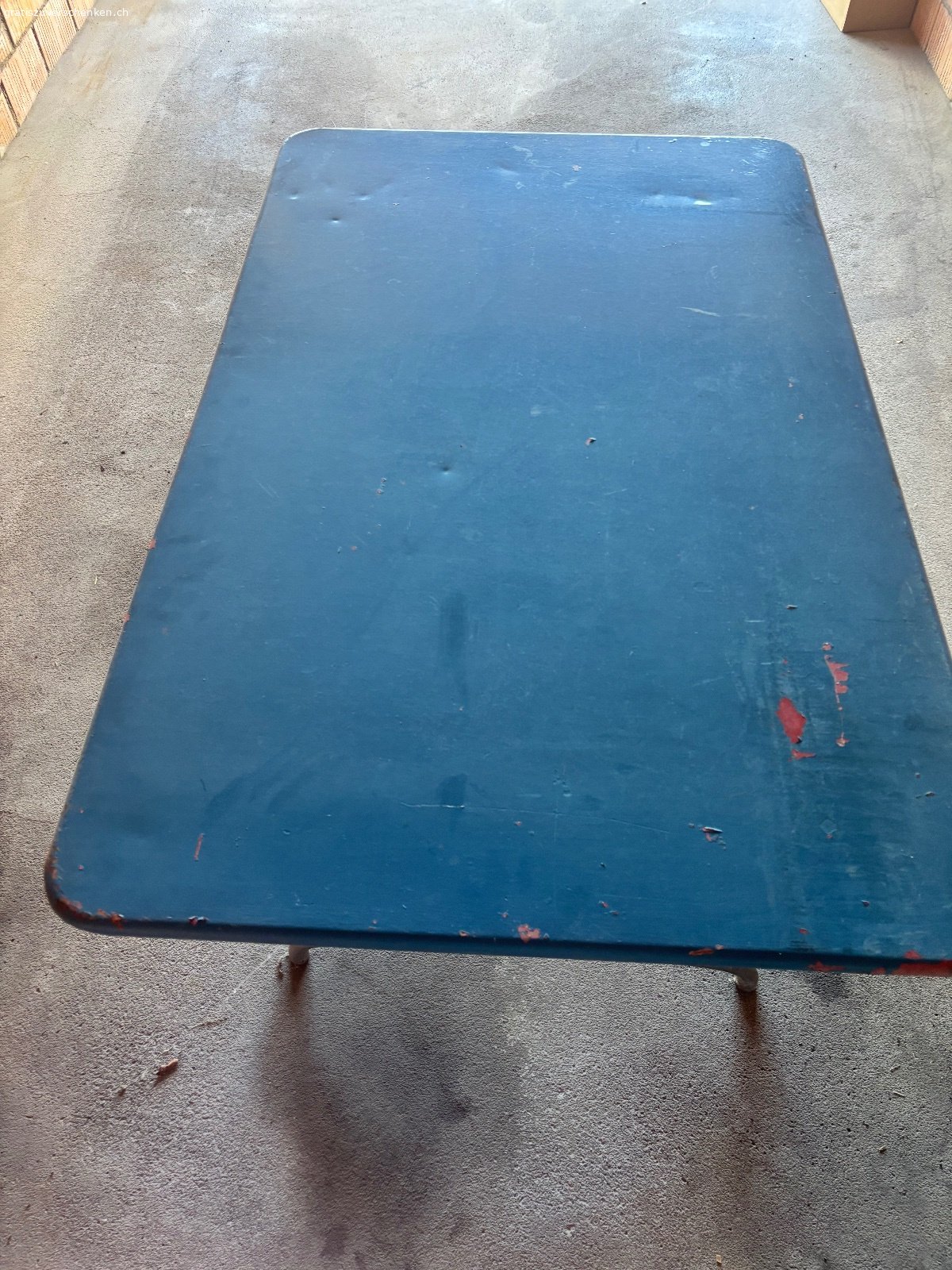 Metalltisch. Metall Tisch gebraucht, Grösse 115 x 74 cm. Muss abgeholt werden. Gratis.