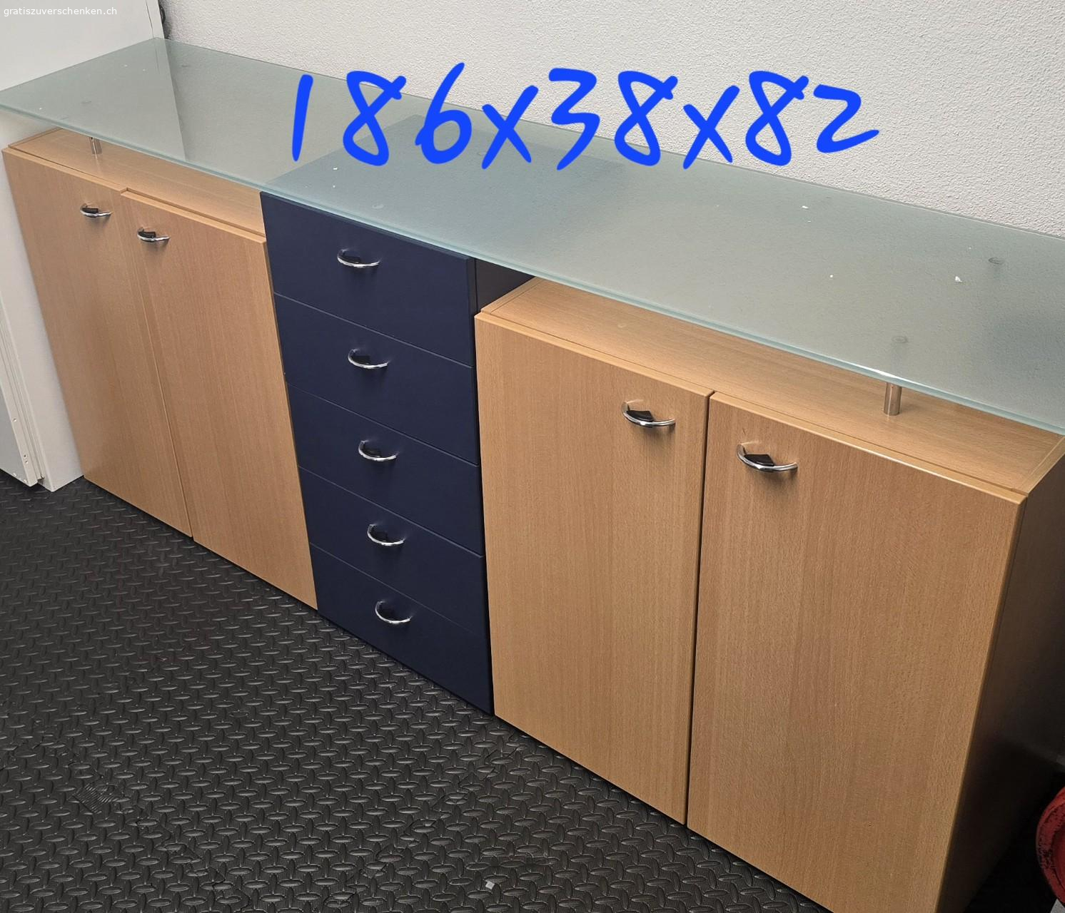 Meuble. Meuble mit Glasstisch zu verschenken.