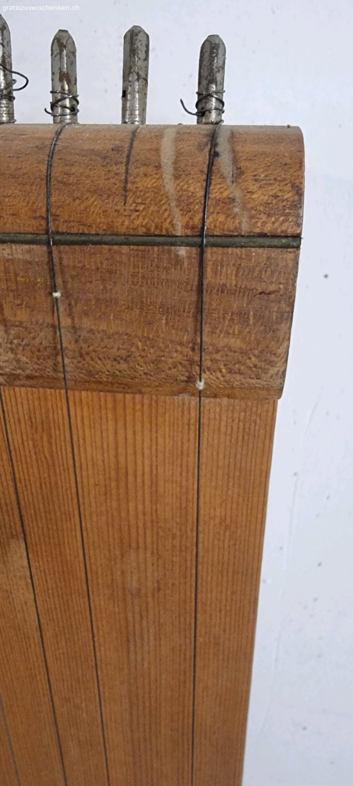 Monochor, Holz. 1 Saite muss ersetzt werden, ansonsten OK