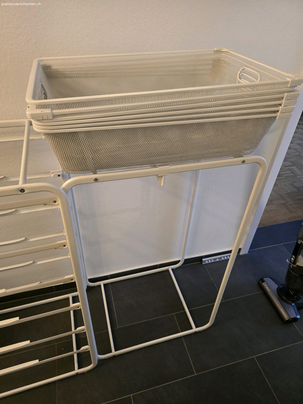 Offene Schränke. Zu verschenken: 2 offene Schränke / Regale (IKEA)