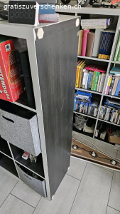 Offener Schrank (ohne Inhalt)
