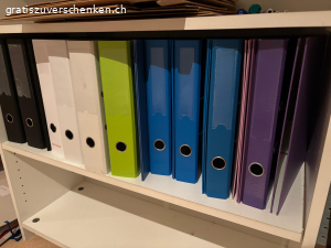 Ordner. infolge Haushaltauflösung: 
viele Ordner und Stehmappen