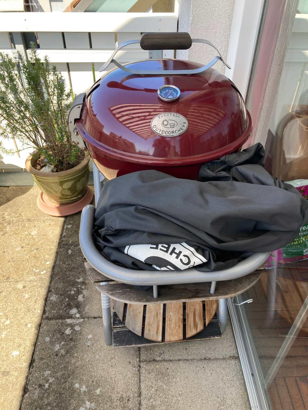 Outdoor Chef Grill. Outdoor Chef Grill zu verschenken.
Temperatur Regler kann man nicht mehr gut einstellen. Müsste man eventuell ersetzen.
Muss abgeholt werden.
Es hat auch diverses Zubehör.