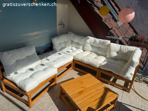 Outdoor-Lounge-Set in Holzoptik mit Kissen