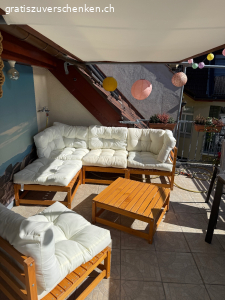 Outdoor-Lounge-Set in Holzoptik mit Kissen