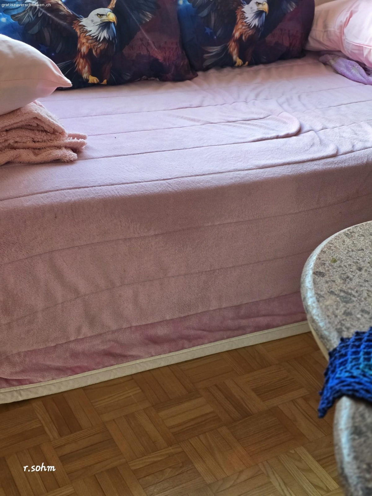 Palette mit oder ohne matraze. Palette mit oder ohne matraze ohne kissen und überwurf