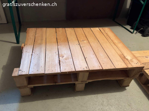 Paletten. Infolge Haushaltauflösung: 
2 Paletten 87cmx95cm
1 Palette 46cmx65cm