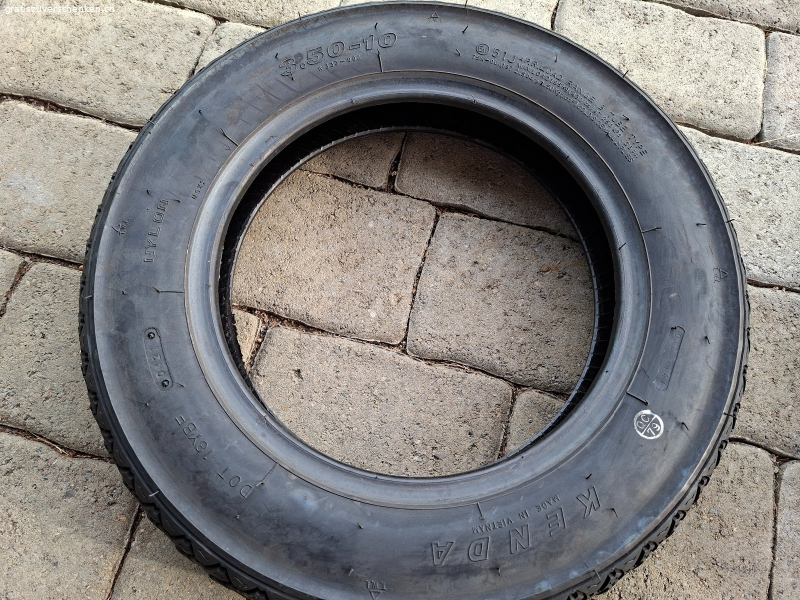 Pneu für Roller zu verschenken.