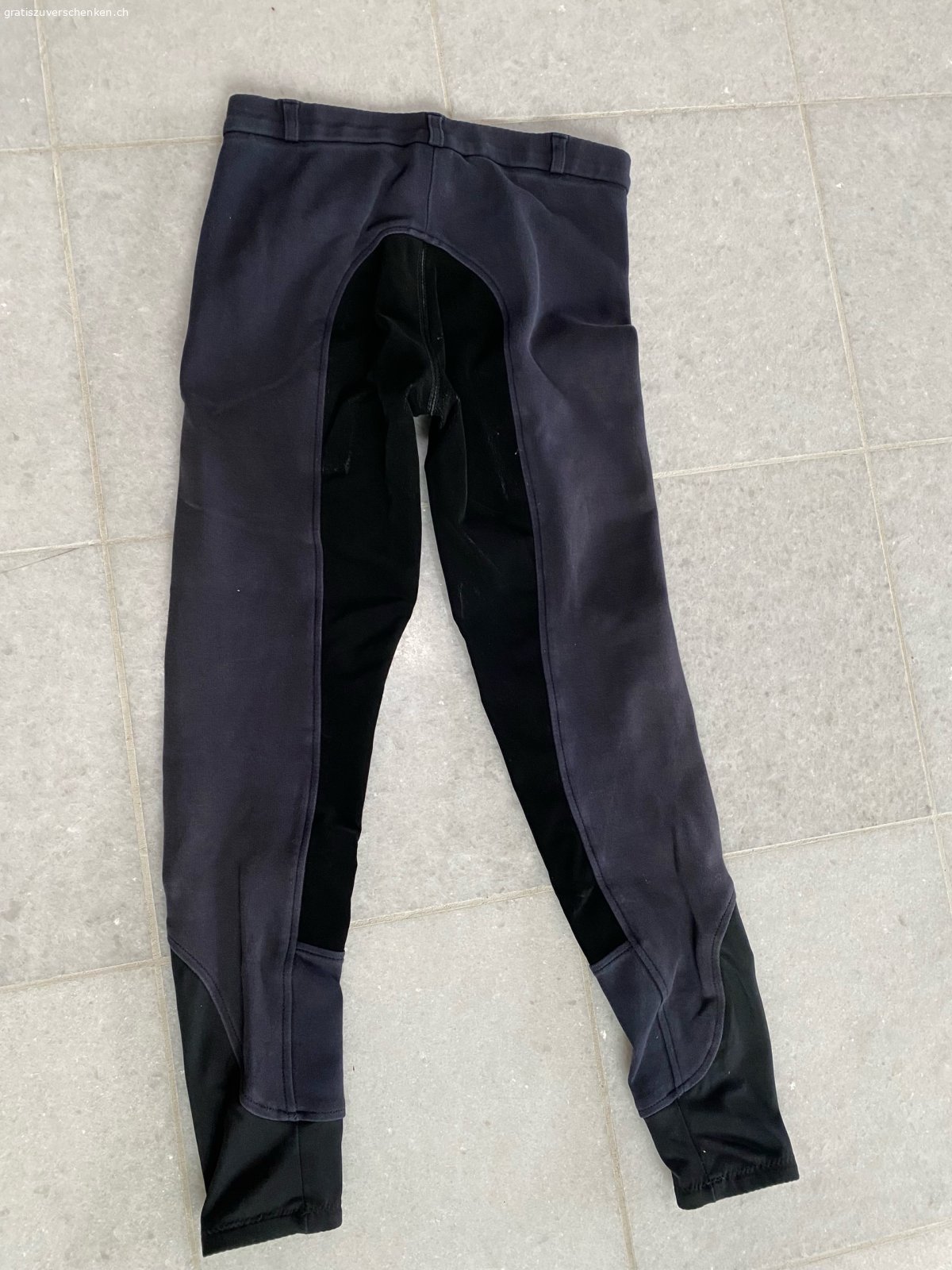 Reithose Grösse 164. Gebraucht aber in einem guten Zustand. Damals im Landi gekauft.
Abholort: Wohlenschwil