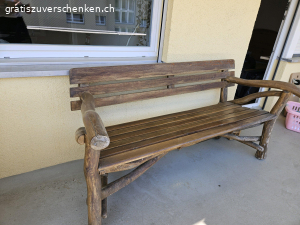 Robuste Sitzbank aus Holz. Robuste Holzbank. Muss in Ettenhausen TG abgeholt werden. 

Kann nicht beim Transport helfen: Mind. 2 Leute benötigt.