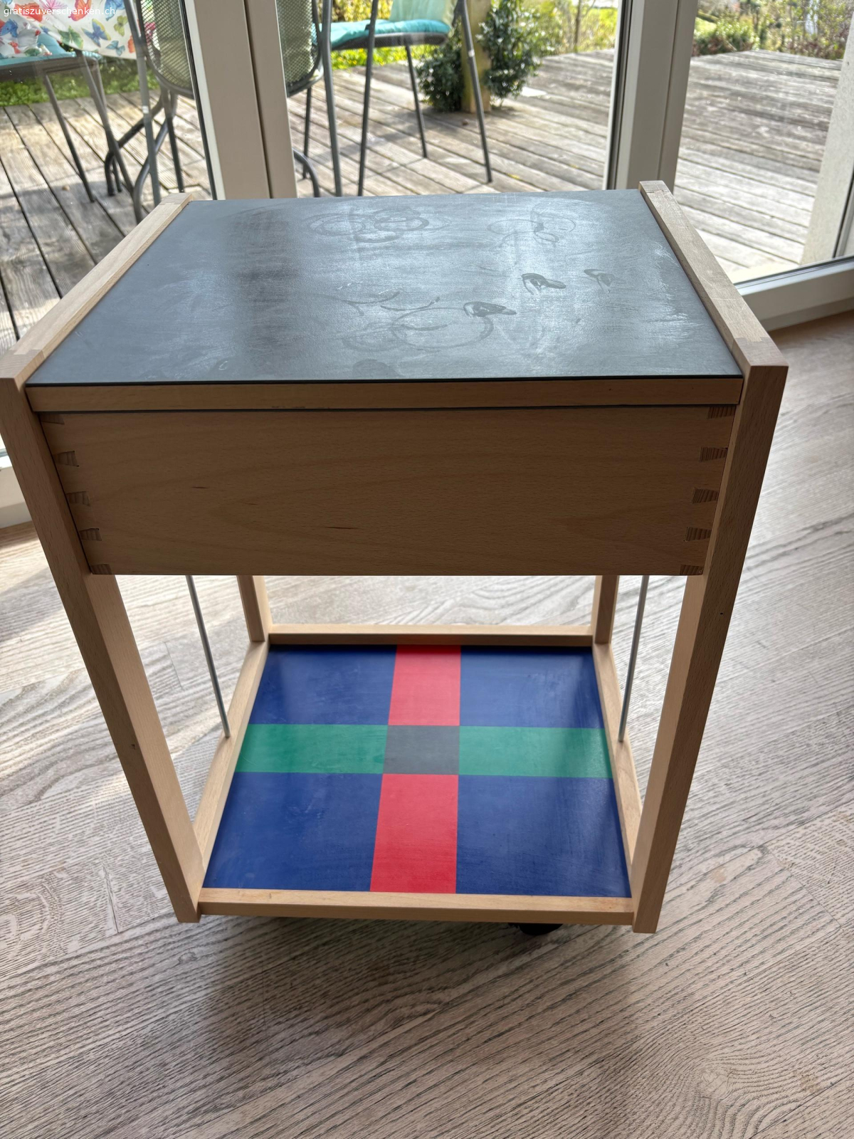 Rollmöbel. Schreinerarbeit Rollmöbel
Länge 40cm
Tiefe 36cm
Höhe 58cm
Rollen arretierbar