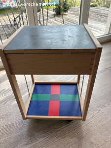 Rollmöbel. Schreinerarbeit Rollmöbel
Länge 40cm
Tiefe 36cm
Höhe 58cm
Rollen arretierbar