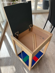 Rollmöbel. Schreinerarbeit Rollmöbel
Länge 40cm
Tiefe 36cm
Höhe 58cm
Rollen arretierbar