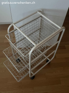 Rollwagen mit Drahtkorbschubladen. Material: Aludraht 
Farbe: weiss
Masse: 42x32x66cm inkl. Rollen (lxbxh)
Anzahl Schubladen: 3
Höhe: 13,5cm
oben: 41,5x27,5cm (lxb)
unten: 35,5x21,5cm (lxb)