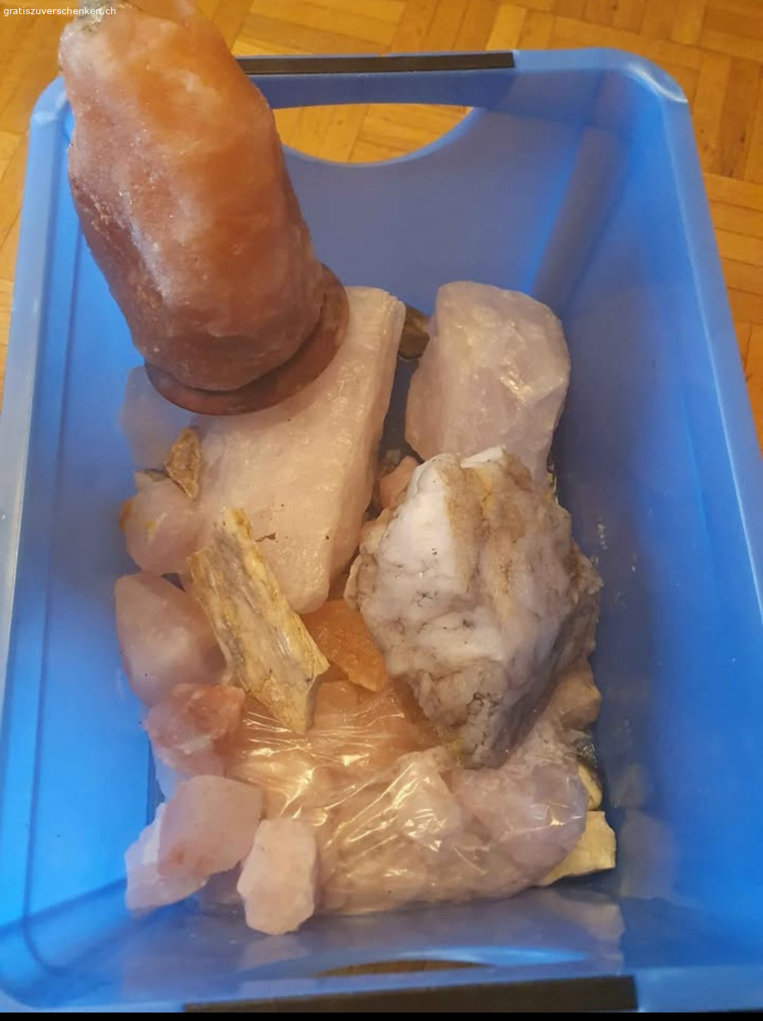 Rosenquarze , Kristalle. Rosenquarzsteine und Kristalle zu verschenken