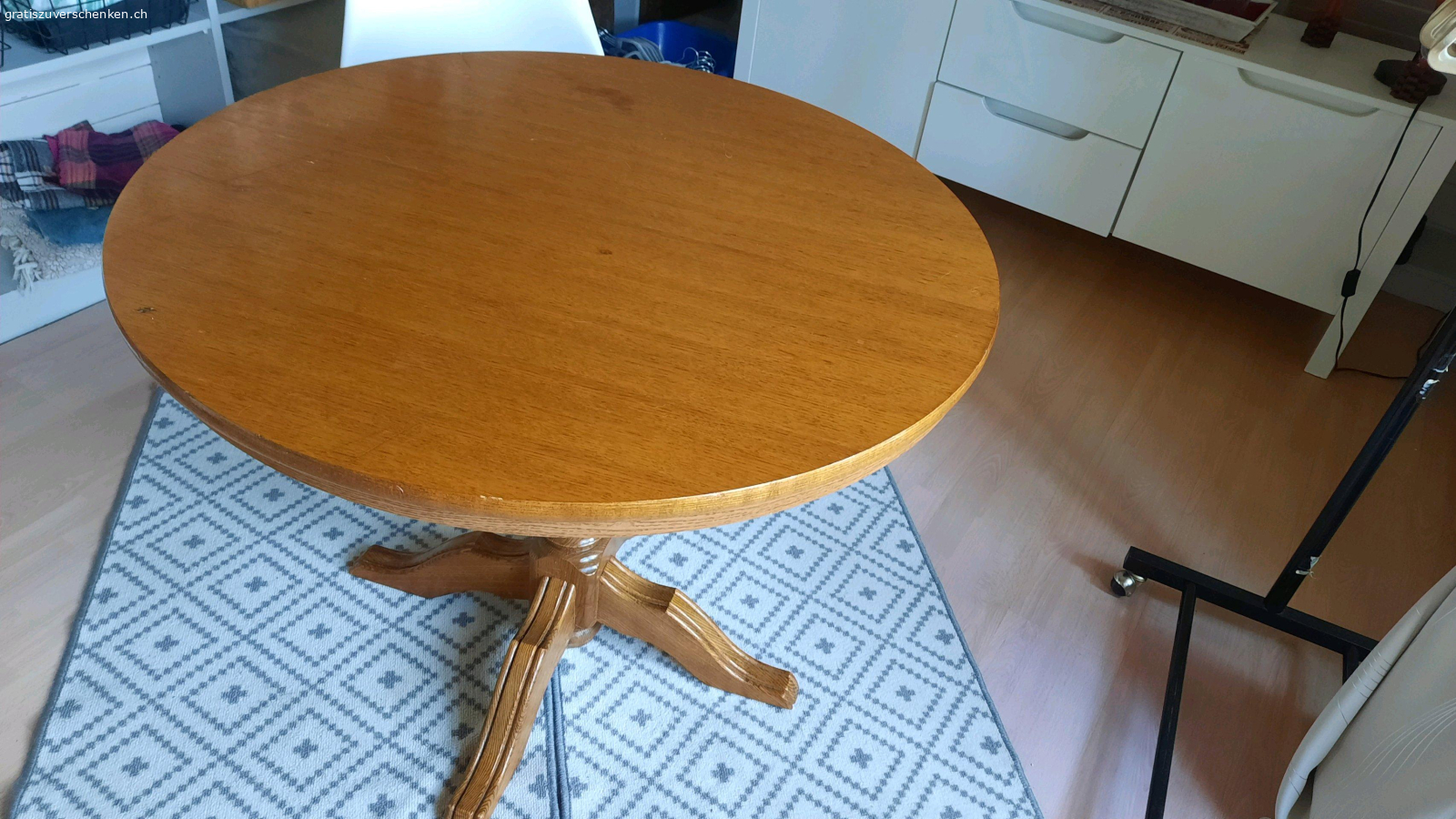 Rustikaler Ausziehtisch Eicheholz. Tisch zu verschenken massiv