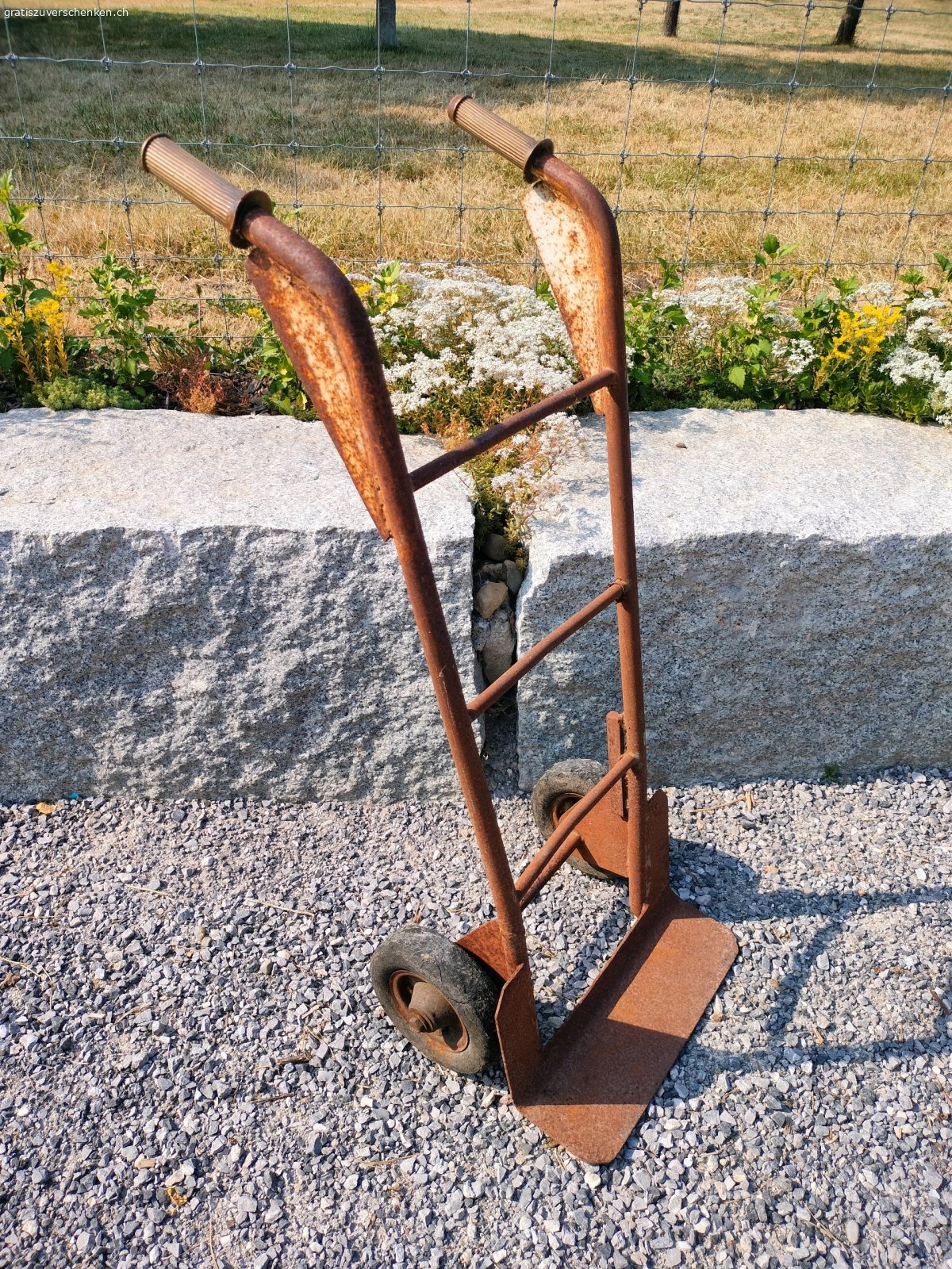 Sackkarre. Sehr alte, funktionsfähige Sackkarre mit Vollgummireiffen. Auch geeignet als Deko