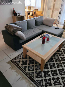 Salon Tisch. Zu vrschenken 1 Tisch gebraucht
L x B 120 x  75 cm.