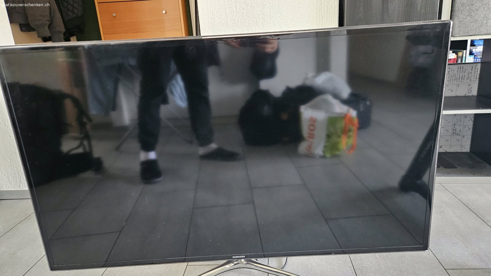 Samsung Fernsehr 55 Zoll FHD. NUR SMS - KEINE E-MAIL. Funktionstüchtiger Samsung Fernsehr samt Ladekabel. Alter unbekannt.