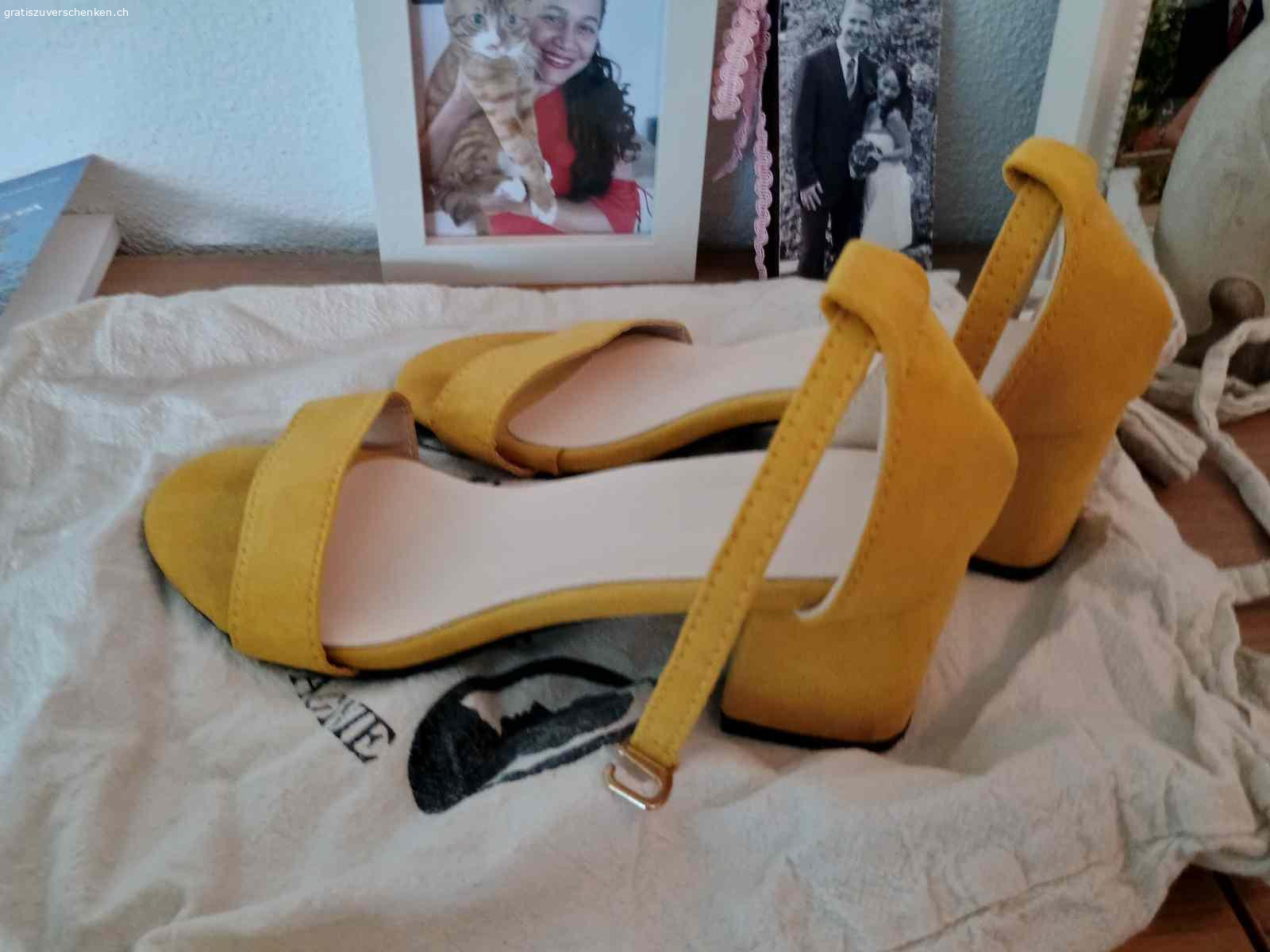 Sandálen. Sandalen 
Steht Grosse 35 aber ist 36