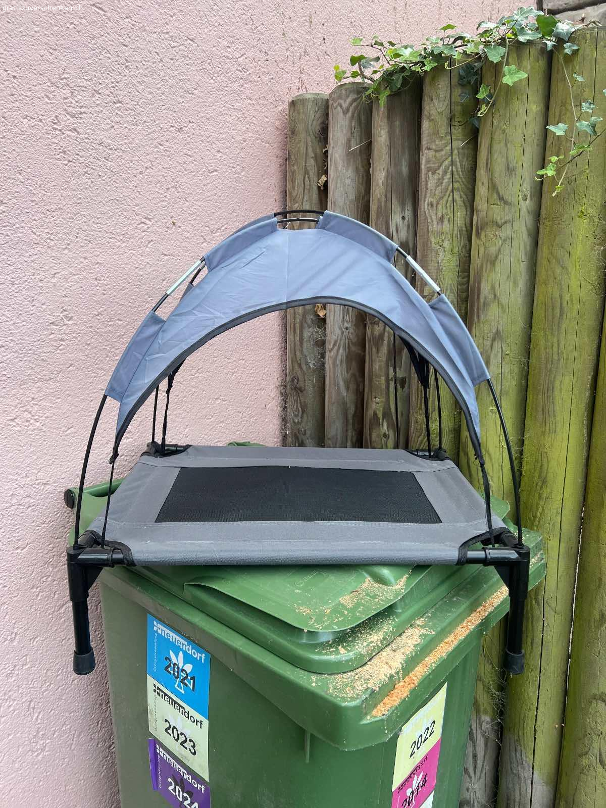 Schattenzelt für Katze. Schattenzelt für die Katze, komplett aufgebaut. Es ist nicht beschädigt. Kann zerlegt werden