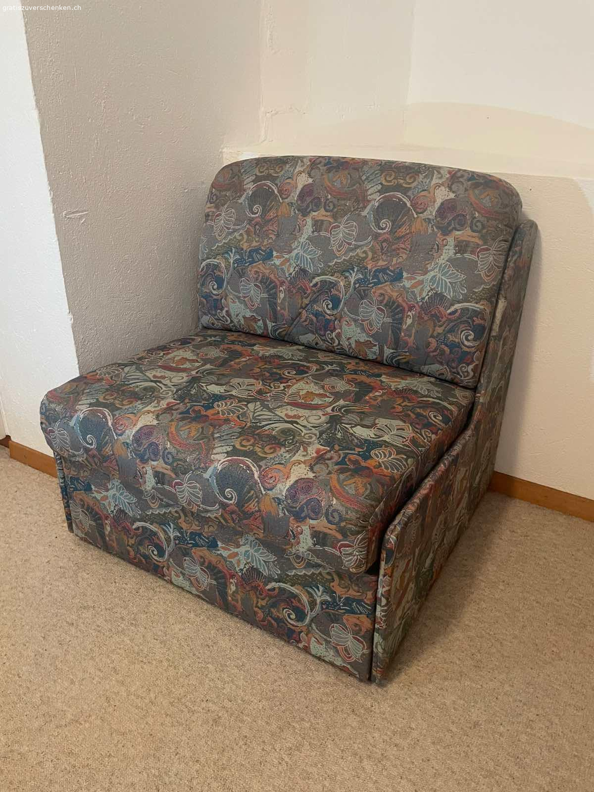 Schlafsessel. Gratis Schlafsessel im Retro-Stil. Kann in ein Bett verwandelt werden. Breite 85 cm, Höhe 45 cm.
Abzuholen im Zürcher Oberland.
