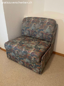 Schlafsessel. Gratis Schlafsessel im Retro-Stil. Kann in ein Bett verwandelt werden. Breite 85 cm, Höhe 45 cm.
Abzuholen im Zürcher Oberland.