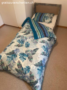 Schlafsessel. Gratis Schlafsessel im Retro-Stil. Kann in ein Bett verwandelt werden. Breite 85 cm, Höhe 45 cm.
Abzuholen im Zürcher Oberland.