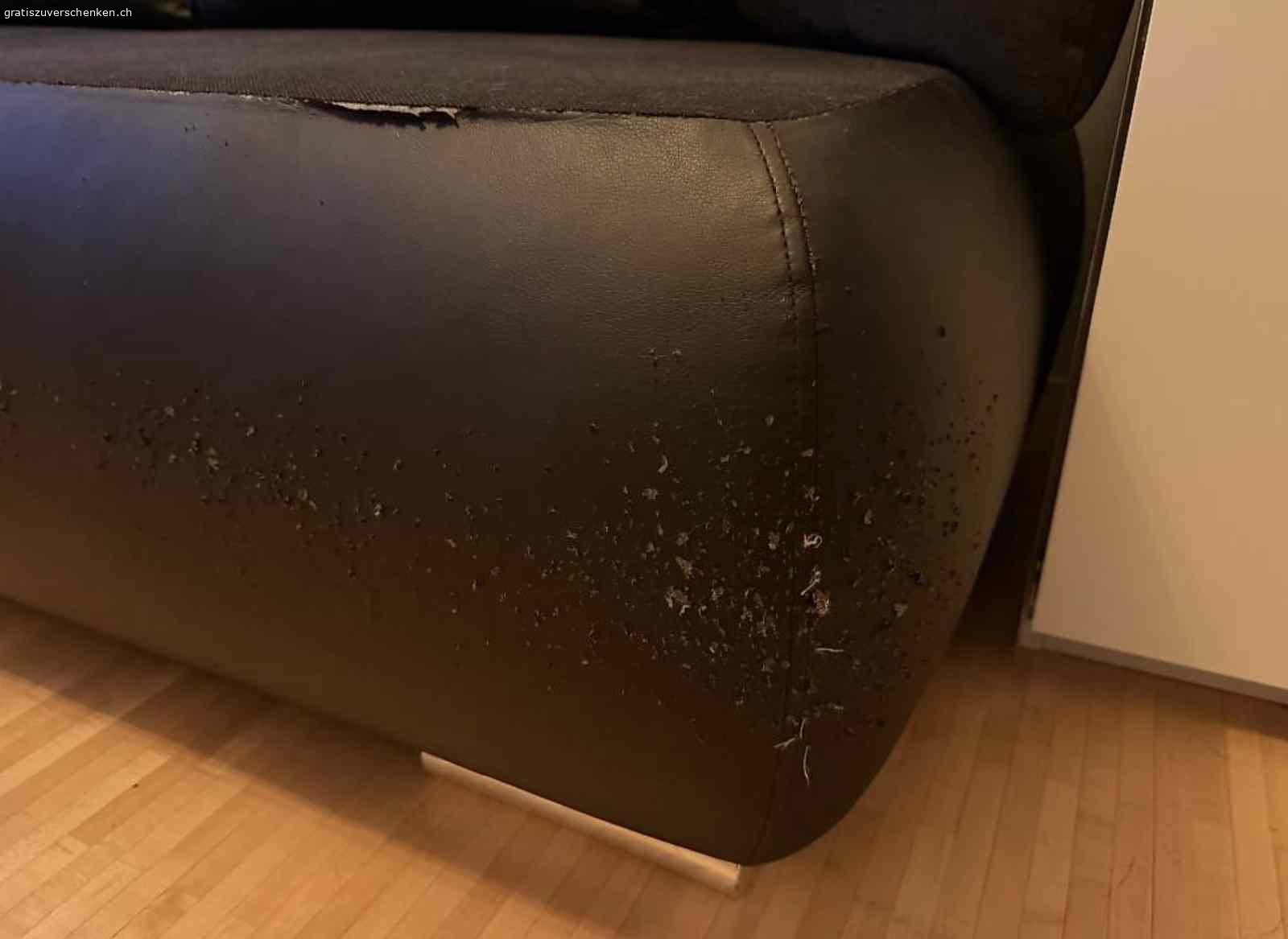 Schlafsofa ausziehbar. Schlafsofa schwarz Stoff / Leder
Masse 200cm x 150cm (Liegefläche)
Sitzfläche 200x 81 cm

Kunstleder blättert ab