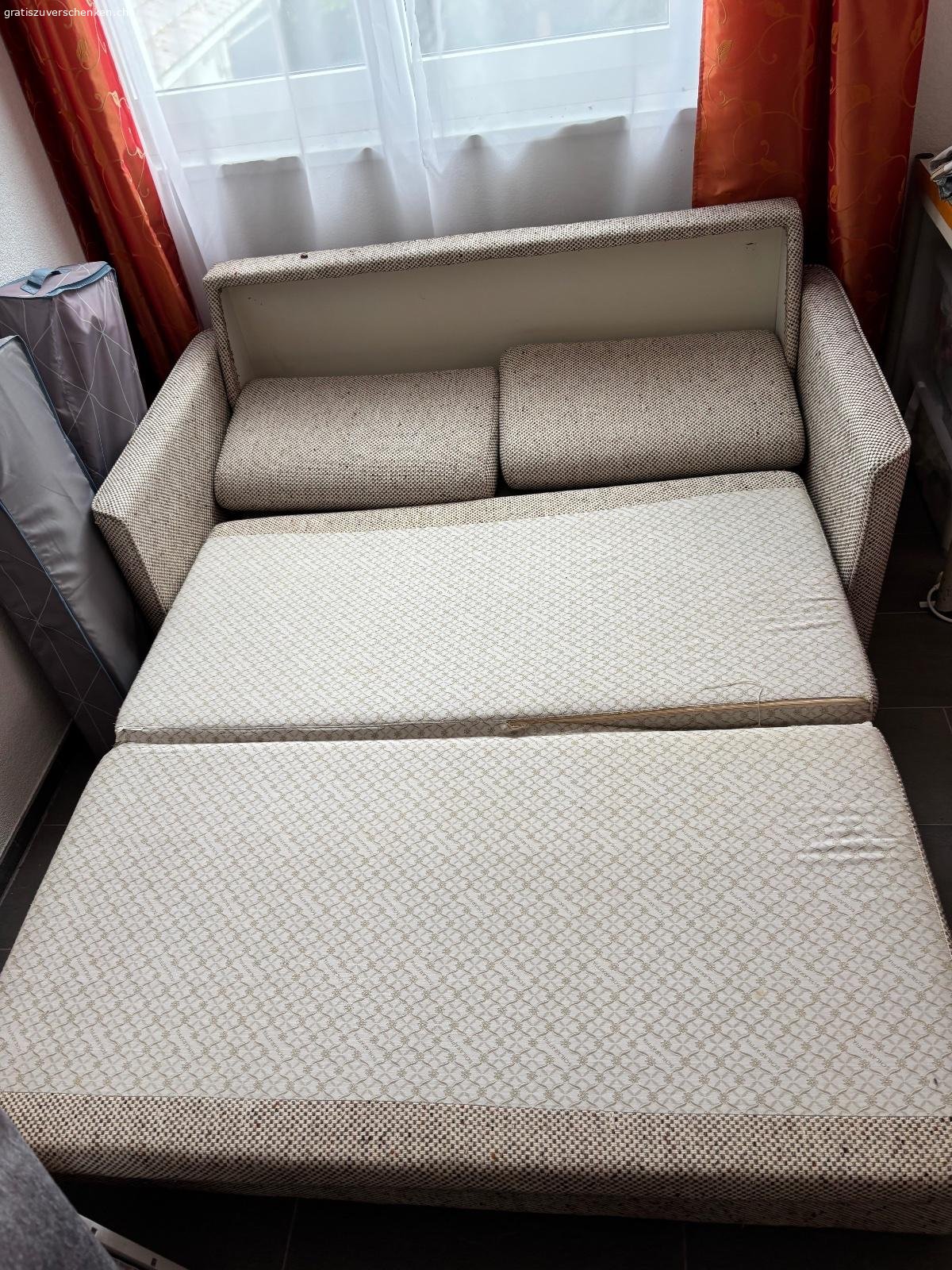 Schlaraffia Schlafsofa zu verschenken. Schlafsofa Liegefläche 1.43 cmx 2.00 cm
mit ausklappbarer  Matratze,  2 Rückenkissen
ausziehbarem Lattenrost mit aufklappbarem Stauraum
Sofa Breite 1.53cm  Höhe 0.73 cm 
Lattenrost kann zum Transport ausgehängt werden