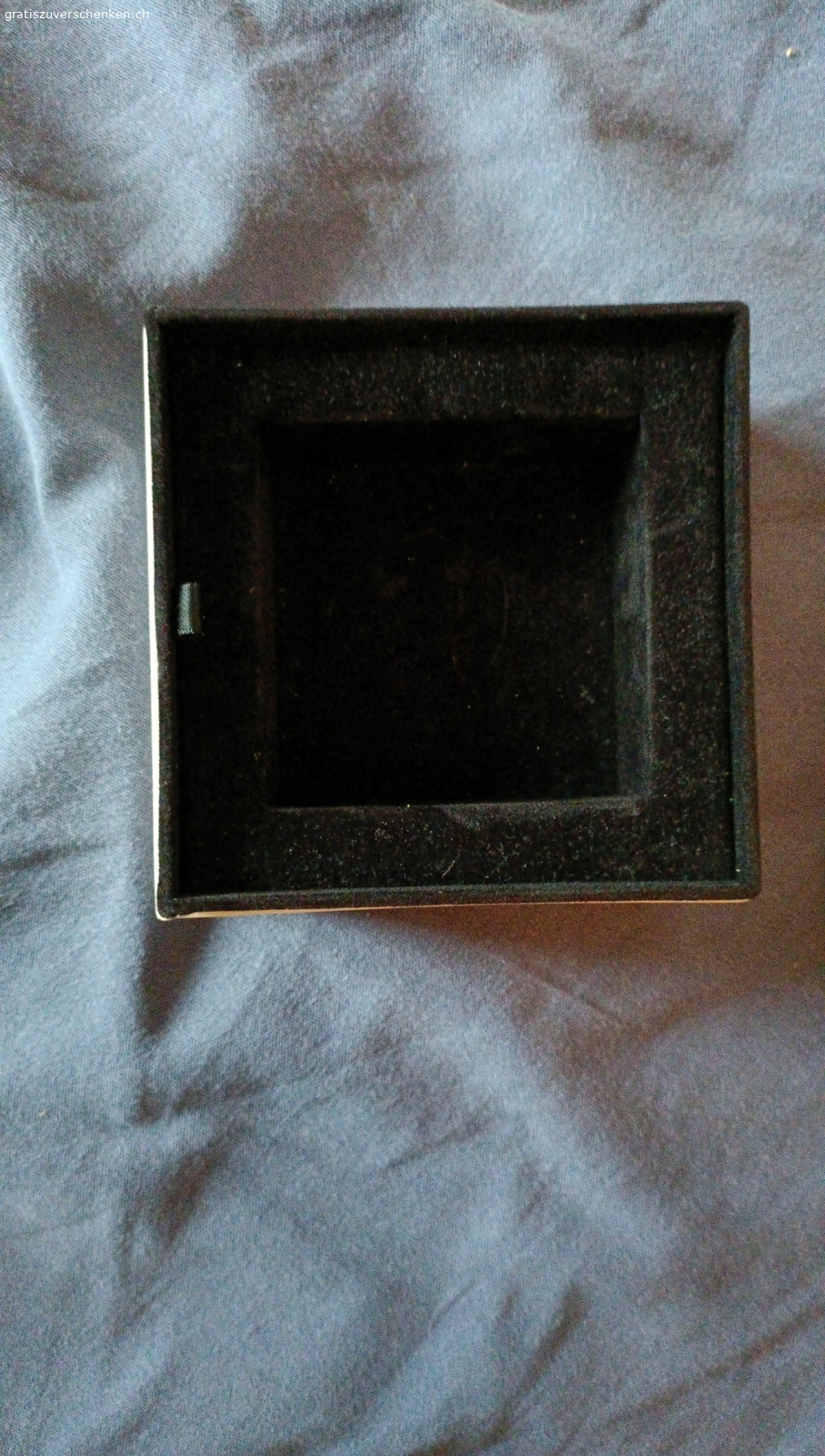 Schmuckdose Pandora. ohne Inhalt, keine Gebrauchsspuren 
Bei Wunsch nach Versand bitte 5Fr Porto