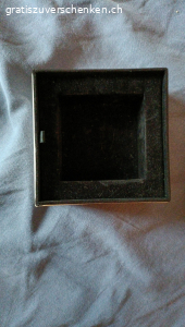 Schmuckdose Pandora. ohne Inhalt, keine Gebrauchsspuren 
Bei Wunsch nach Versand bitte 5Fr Porto