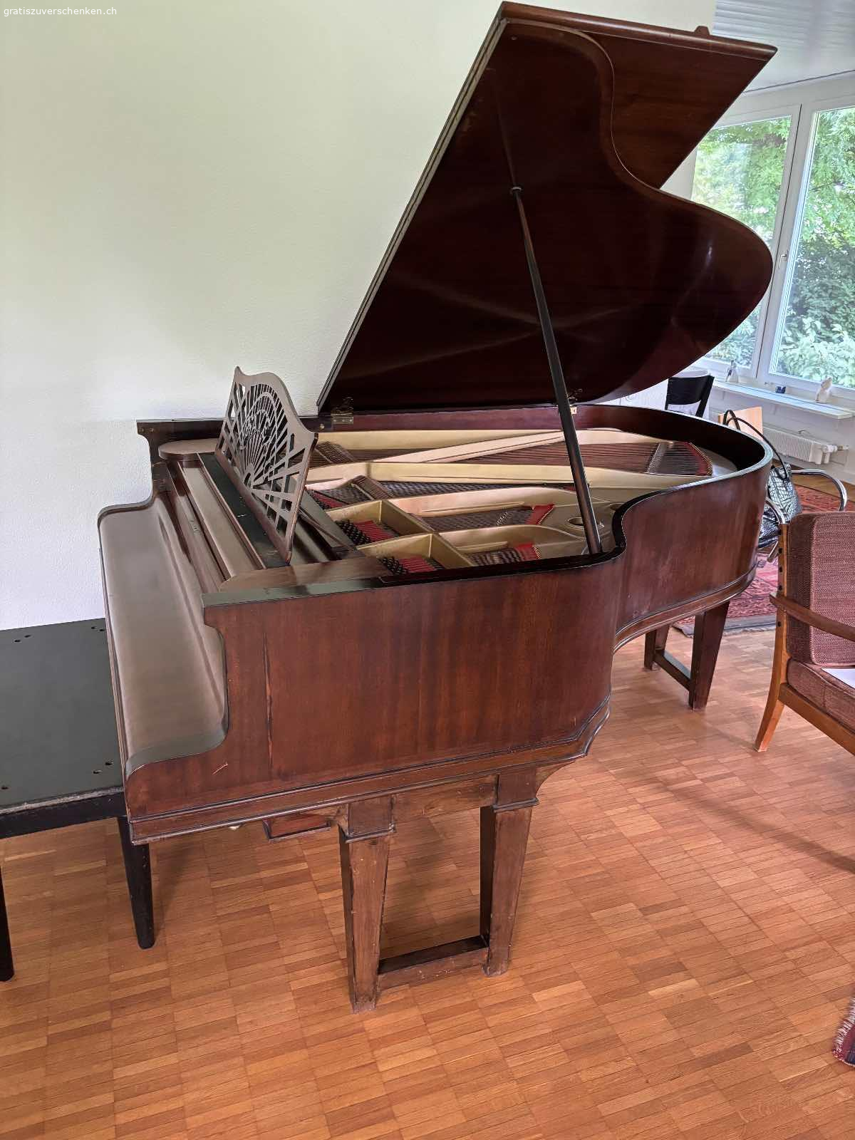 Schoener Gaveau Fluegel zu verschenken. Gaveau Fluegel von1920 in gutem Zustand wegen Umzug zu verschenken
