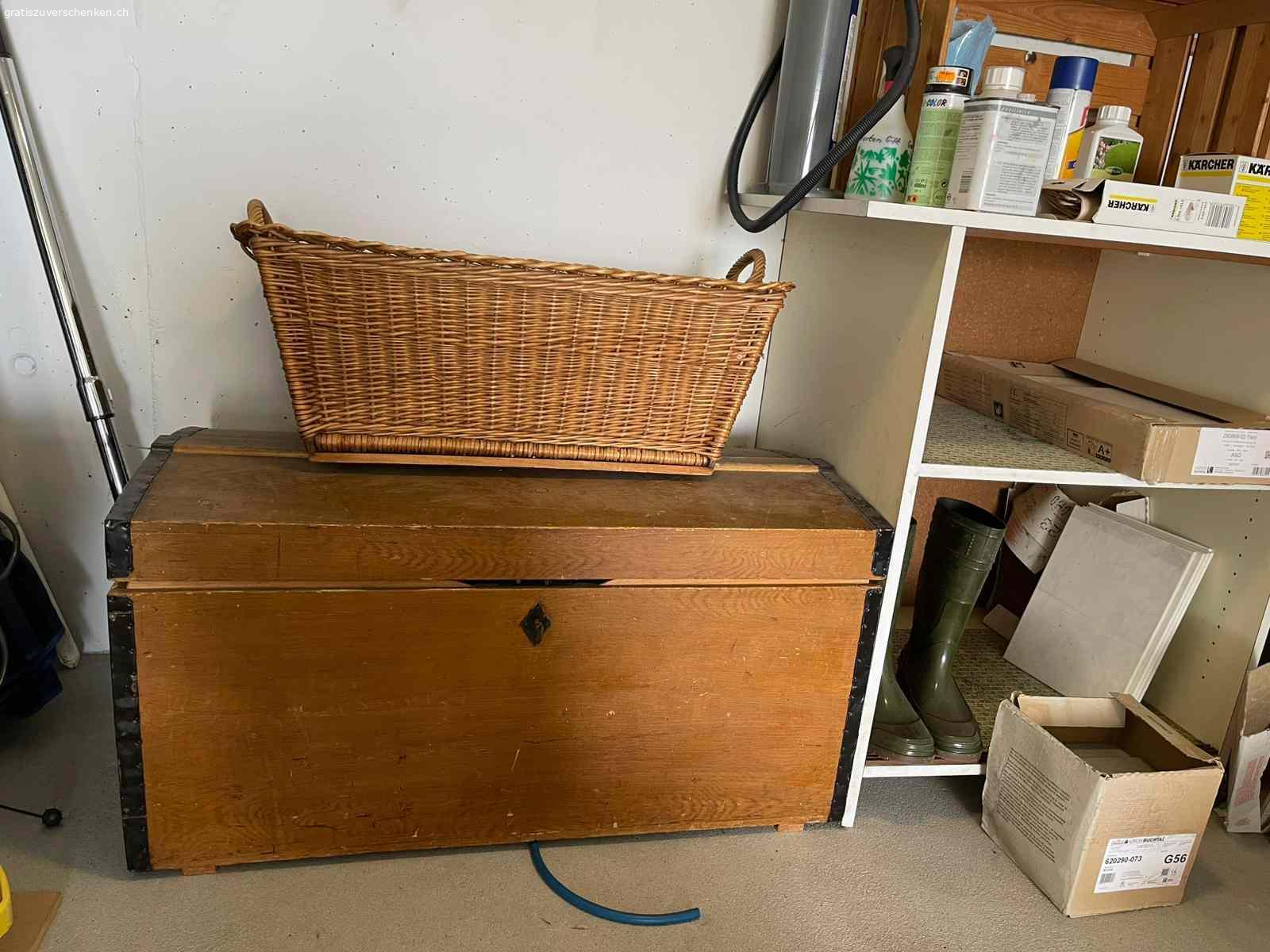 schrank 3 türig mit schubladen, truhe. möbeli. schrank 3 türig mit schubladen, schuhschrank, bürostuhl, antike kommode, truhe, weidenkorb, möbeli