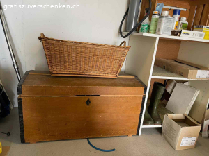 schrank 3 türig mit schubladen, truhe. möbeli