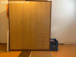 schrank 3 türig mit schubladen, truhe. möbeli