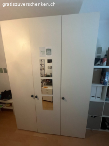 Schrank ab 29.08 zu verschenken