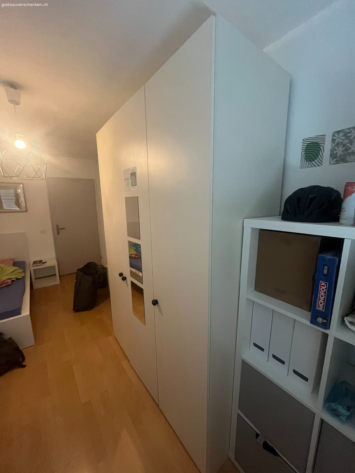 Schrank ab 29.08 zu verschenken. Ich verschenke meinen Kleiderschrank, in Dietlikon (8305) abholung erst ab 29.08 moeglich, Schrank wird davor abgebaut