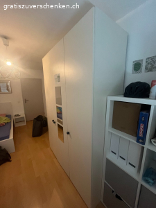 Schrank ab 29.08 zu verschenken