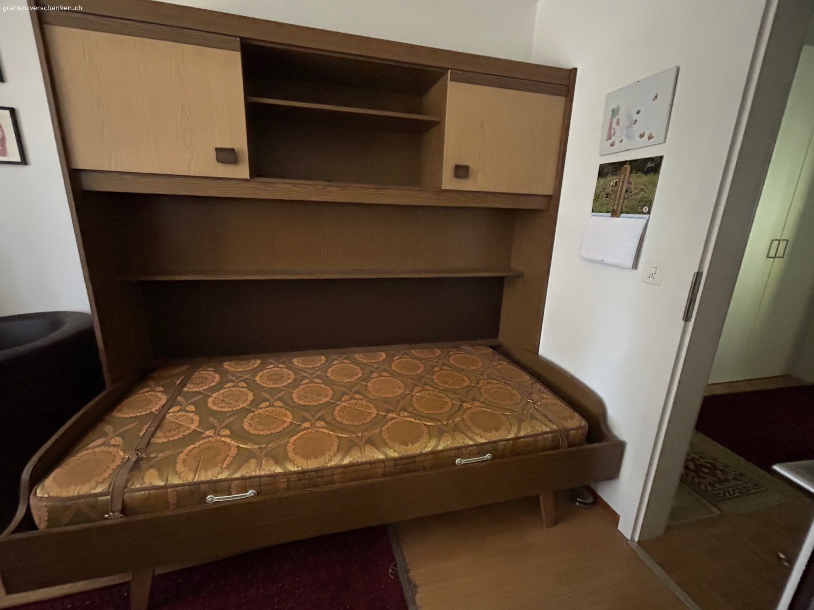 Schrankbett. Schrankbett Höhe 193cm, Breite 210cm, Tiefe 41cm. Matratzengrösse 90x190 cm. Müsste selber demontiert und abgeholt werden.