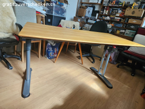 Schreibtisch höhenverstellbar mit separatem Korpus