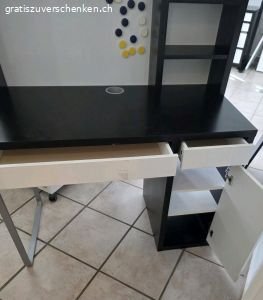 Schreibtisch