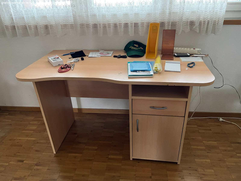 Schreibtisch