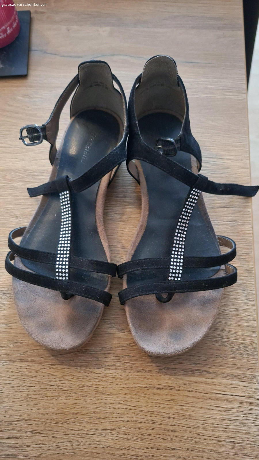 schuhe. 2 paar schuhe gr.37
 können bei übernahme des portos auch versendet werden