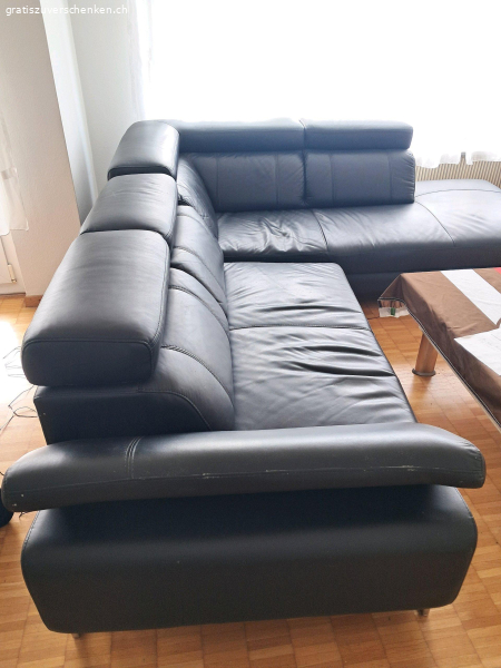 schwarzes Leder Sofa zu verschenken